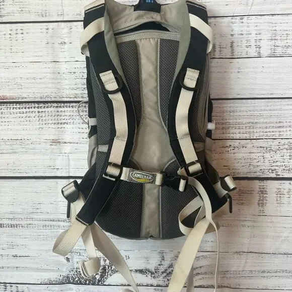 CAMELBAK- Magic Hydration Backpack NO ACCESSORIES - Picture 3 of 12